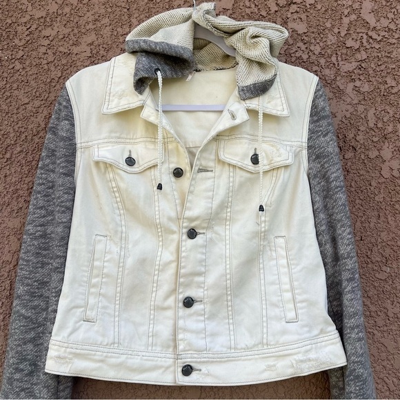 Free People‎ distressed denim jacket with knit sleeves and hood - Size M - Picture 4 of 12